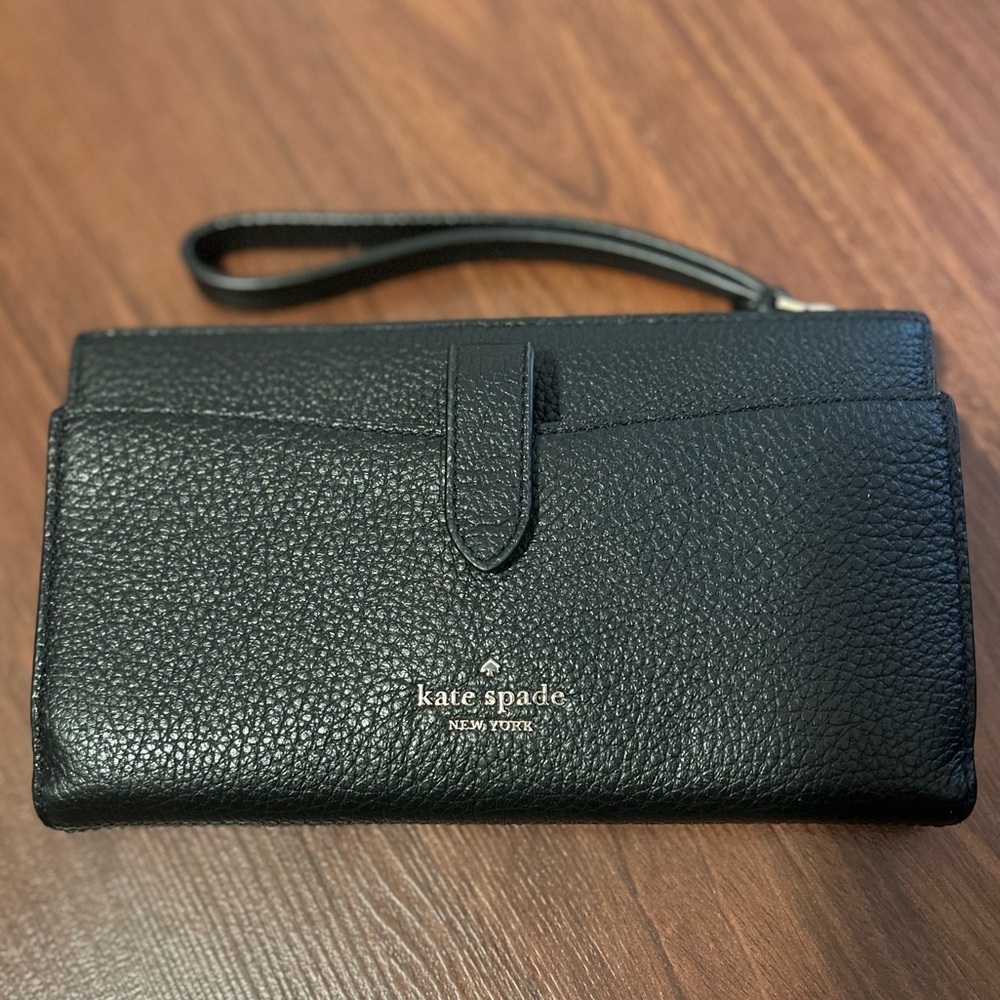 Kate Spade New York Leila Medium Pebbled Leather Phone Wristlet (Black)